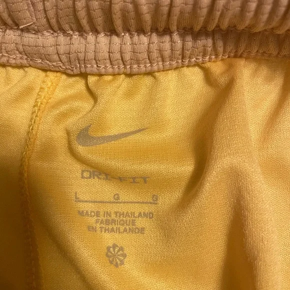 NWT Nike Women's Fly Crossover Basketball Shorts - Picture 4 of 4